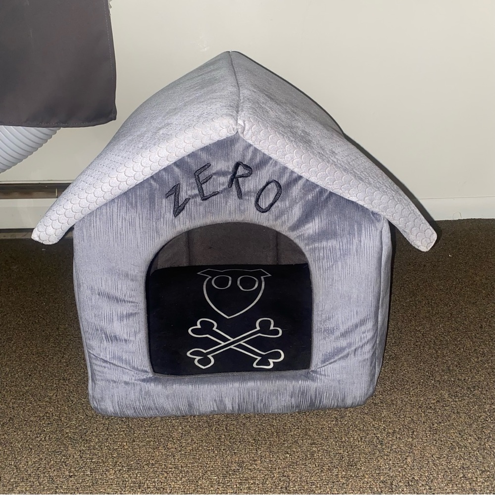 Disney Nightmare Before Christmas Zero Dog & Cat House